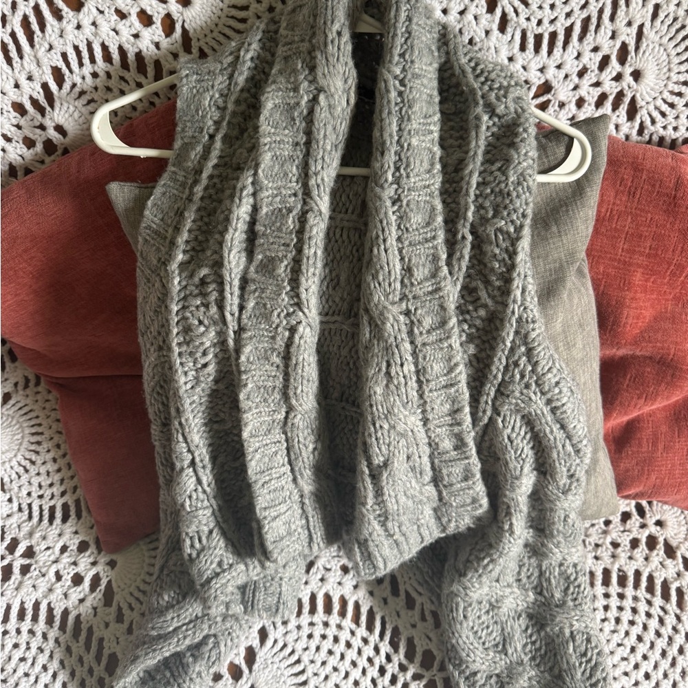 Silver jeans co like new Gray Cable Knit Women's Sweater